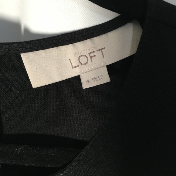 Loft Black Scoop Neck Cap Sleeve Sheath Dress With Pockets Size 4 - Picture 4 of 11